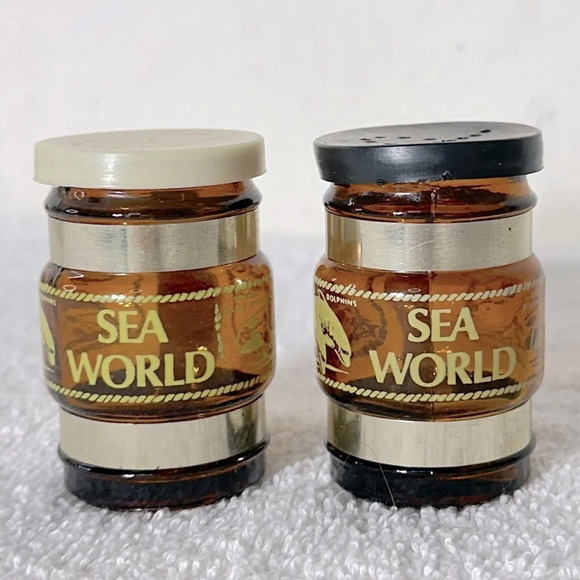 Vintage Sea World Tiny Beer Mug Salt & Pepper Shakers - Picture 3 of 10
